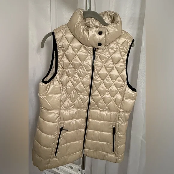 Philosophy Women's Metallic Light Khaki Quilted Vest - Picture 3 of 8